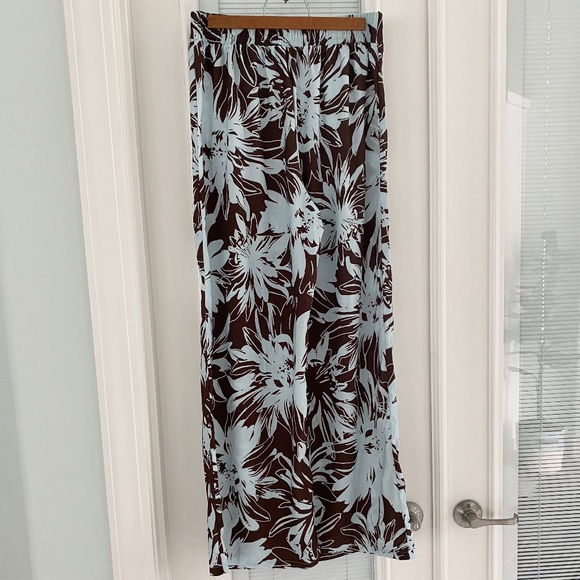 NWT 2 Piece Wide Leg Pants Set Chocolate Brown Floral Sz M - Picture 2 of 14